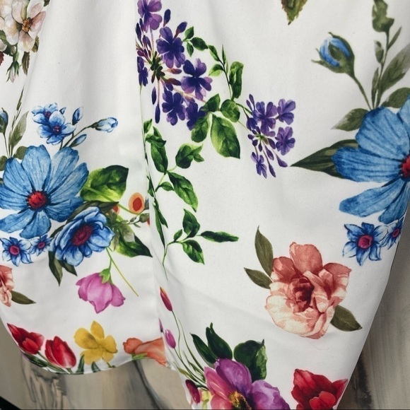 DO + BE White Muticolor Floral Keyhole Halter Top - Picture 2 of 7